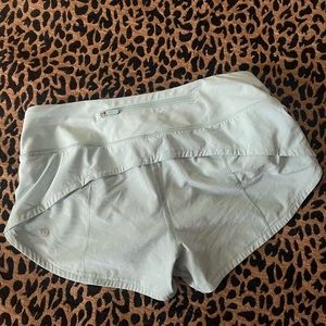 Lululemon speed up 2.5 inch size 4